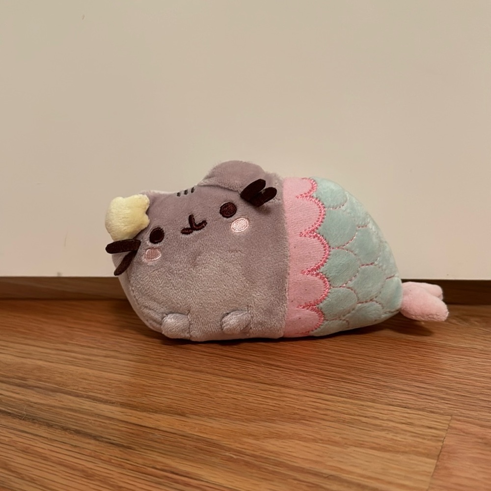 Pusheen mermaid plush!!